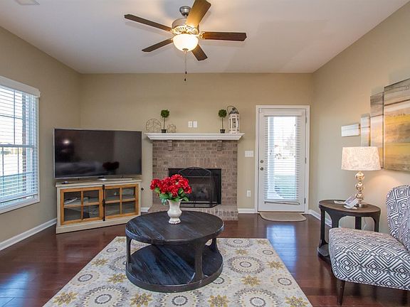 5th image of 151 Sugartree Ln