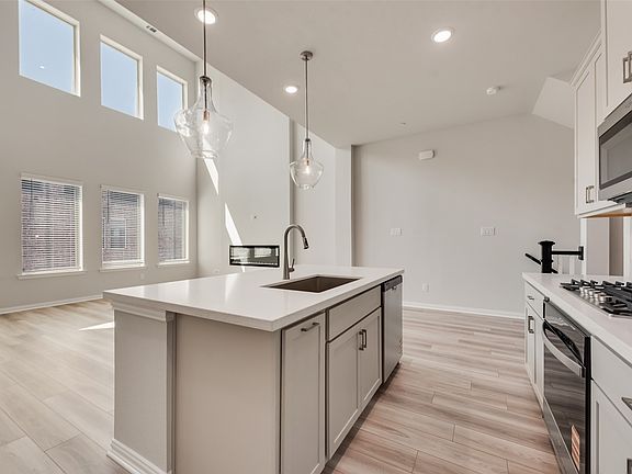 4th image of 8127 Challenger Ln