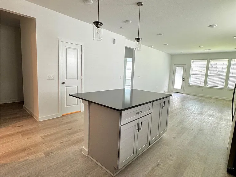 18106-18106 Zemira Ln — Photo 4