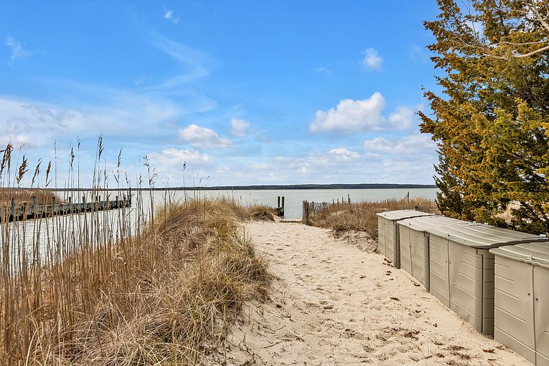 26 Seacove Ln, Riverhead, NY 11901 | Out East