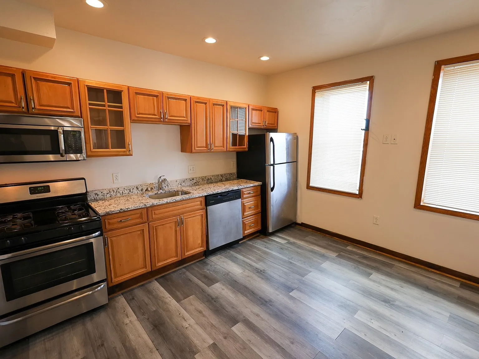 2 bed, 1.0 bath, 900 sqft, $2,800 — Photo 4
