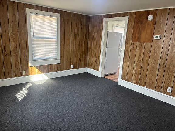 4th image of 435 E College Ave