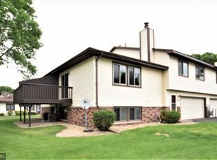 8600 S Maplebrook Cir, Brooklyn Park, MN 55445