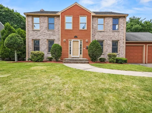 3 Westview Ter, Woburn, MA 01801