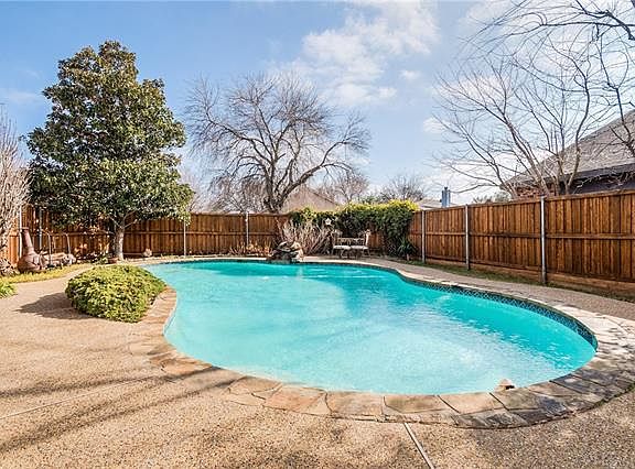 3rd image of 2018 Valley Creek Dr