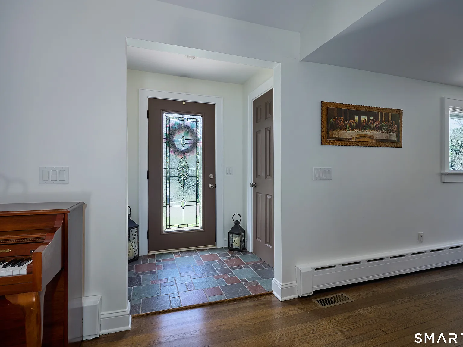 3 bed, 2.5 bath, 2561 sqft, $5,000 — Photo 3