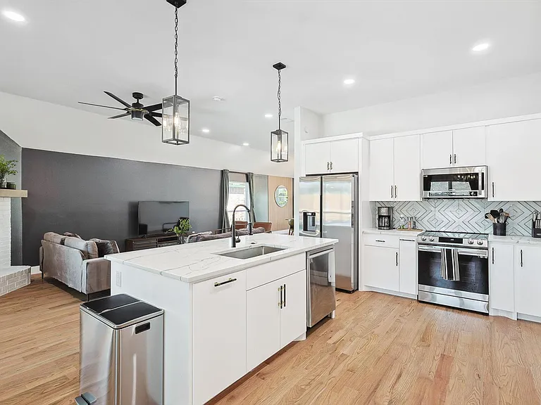 215 Nottingham Dr — Photo 8