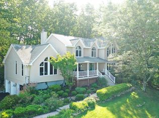 28 Table Rock Rd, Tuxedo Park, NY 10987