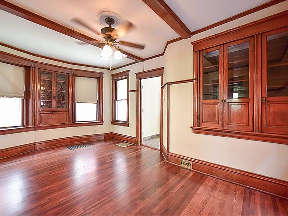4th image of 422 Olive St