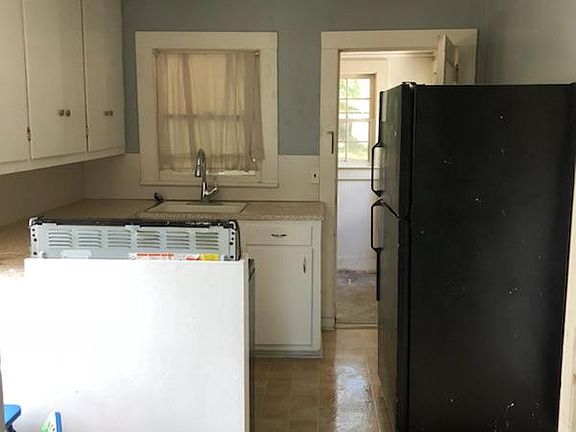 5th image of 605 Warthen St