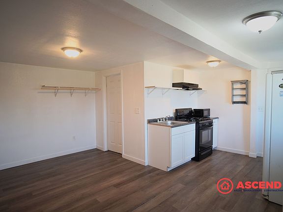 3rd image of 2204 1/2 Oregon Dr
