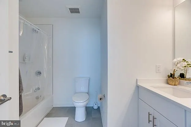 2008 Northbank Pl — Photo 8