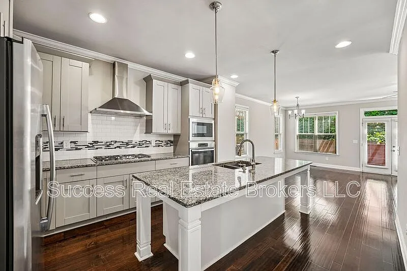 4 bed, 3.5 bath, 3093 sqft, $3,250 — Photo 2