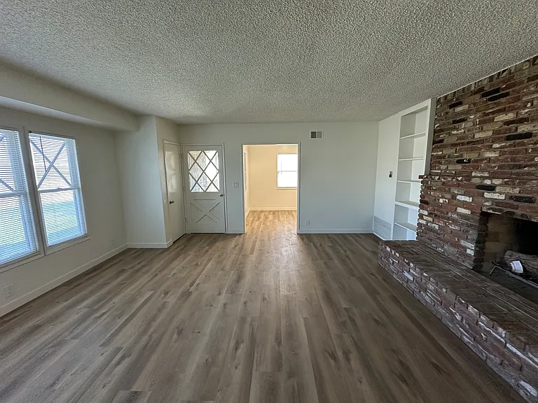 14330 Bon View Ave — Photo 6