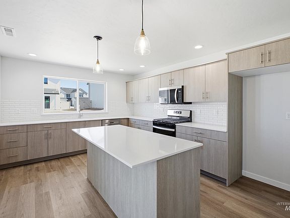 3rd image of 3035 N Schimigadoon Way