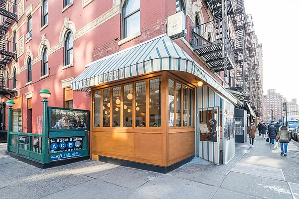 Rented by MNS | media 18