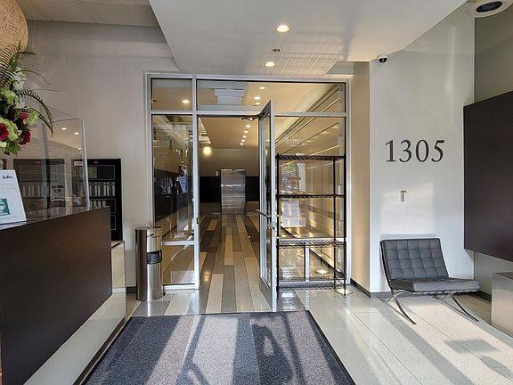3rd image of 1305 S Michigan Ave APT 906