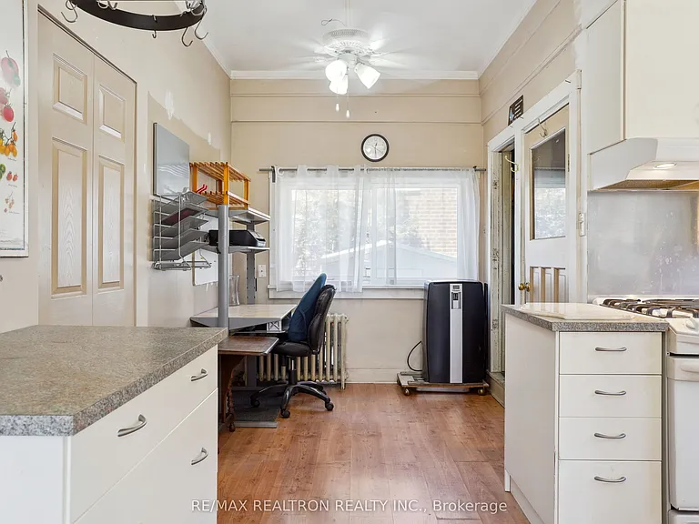 2585 Lake Shore Blvd W — Photo 19