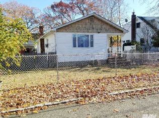 71 Willett Ave, Sayville, NY 11782