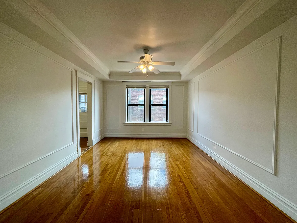 Building Photo - 6332 N Rosebury Ave #2E