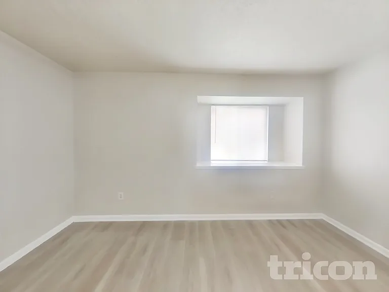 1391 Tenderden Dr — Photo 7