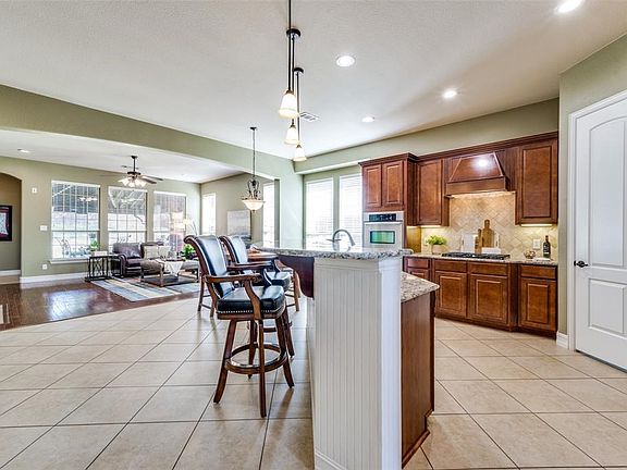 3rd image of 5804 Waterford Ln