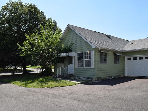 4th image of 6 Flintlock Ln #B