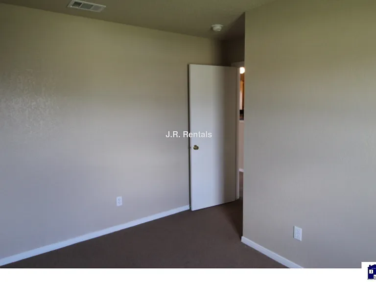 4601 Lloyd Dr — Photo 10