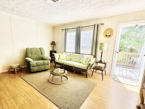 3rd image of 39 Inglewood Cir