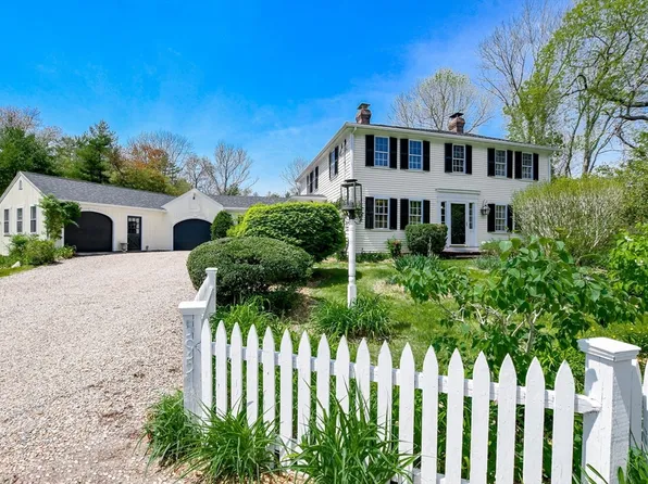595 New Bedford Rd, Rochester, MA 02770