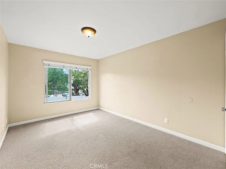 2054 Los Feliz Dr — Photo 6