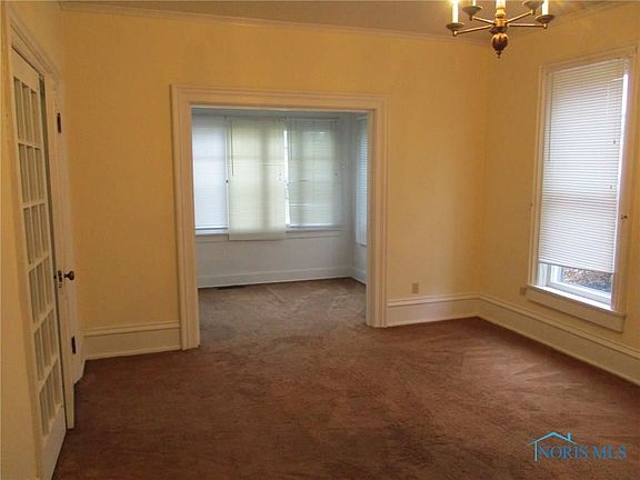 5th image of 913 Woodlawn Ave