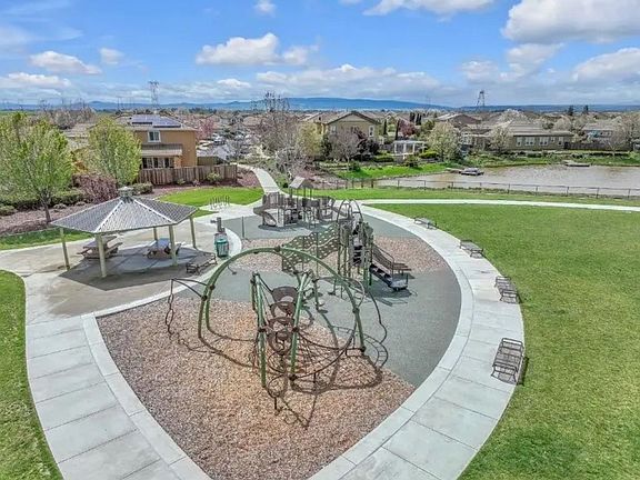 4th image of 418 Sonnet Ct