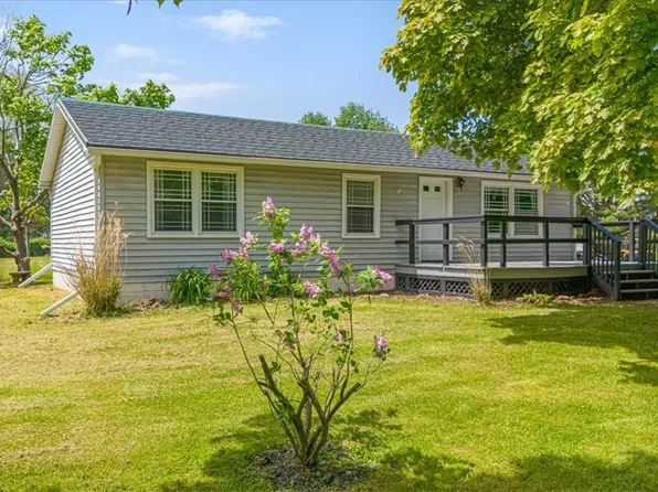 2248 Bear Creek Dr, Ontario, NY 14519