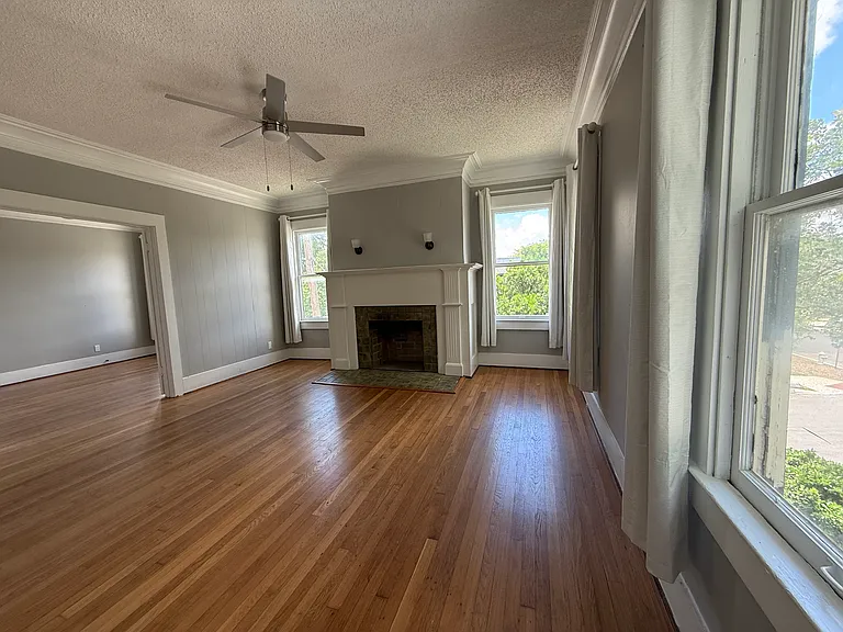 1044 W Mistletoe Ave #4 — Photo 3