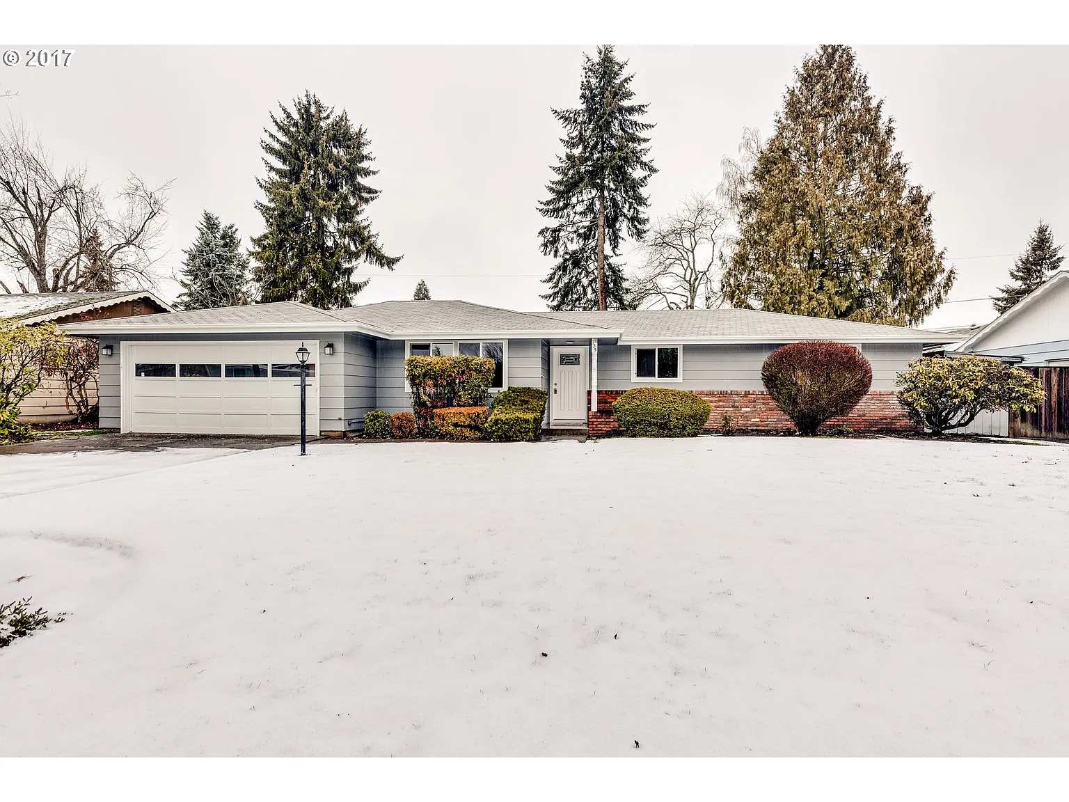 725 Silver Ln photo 1