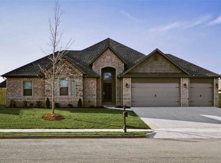5402 S 63rd St, Rogers, AR 72758