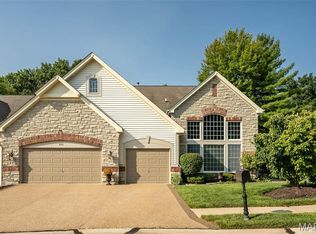801 Stonebluff Ct, Chesterfield, MO 63005