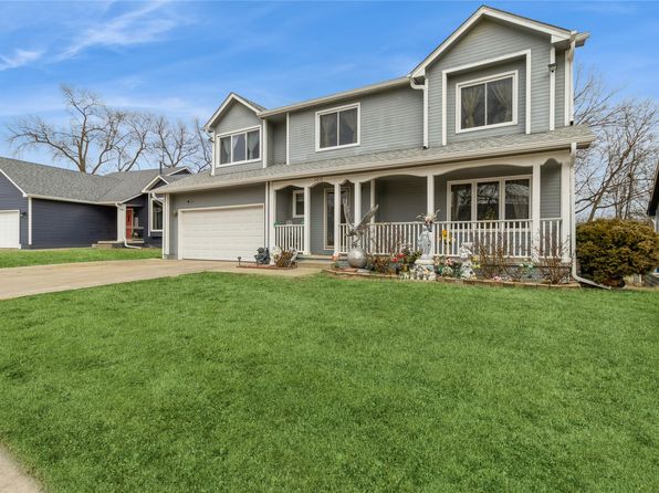 3015 Deerpath Ct, Des Moines, IA 50320
