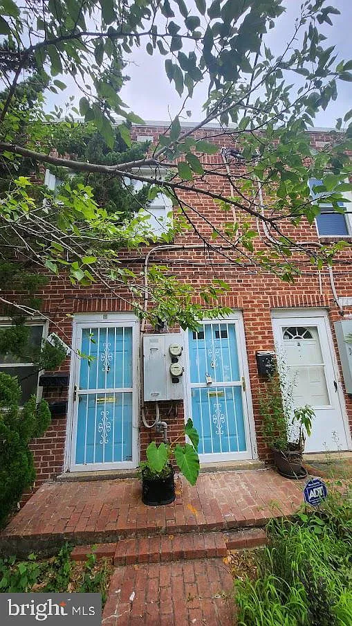 1 bed, 1.0 bath, 1184 sqft, $1,300 — Photo 2