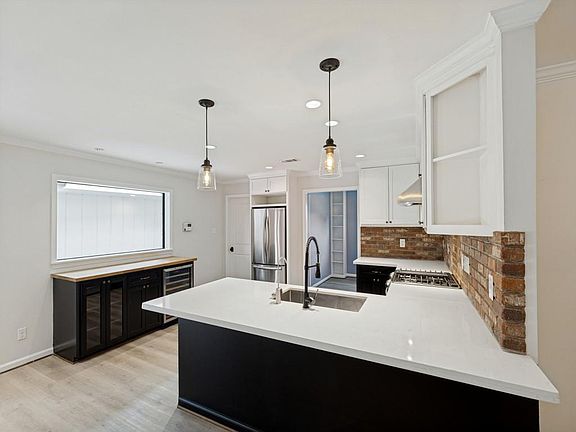 5th image of 5933 Birdwood Rd