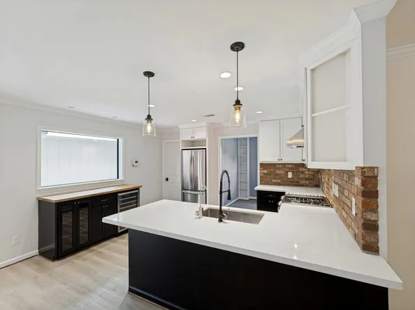 5933 Birdwood Rd, Houston, TX 77074