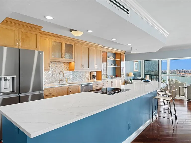 250 Park Shore Dr #803 — Photo 8