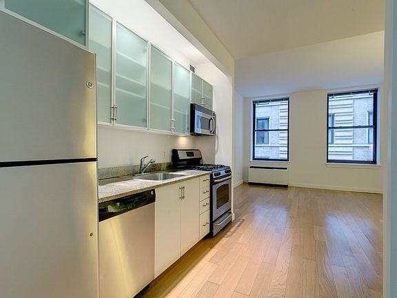 4th image of 37 Wall St APT 17T