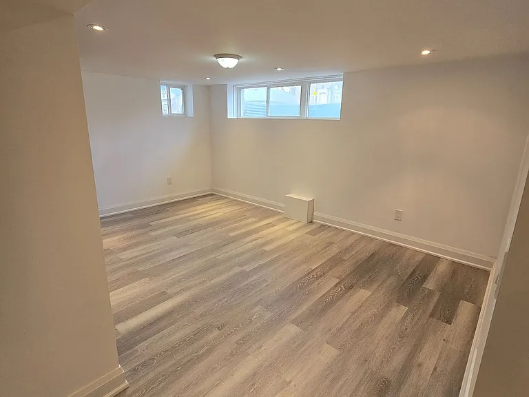 83 Florence Ave — Photo 6