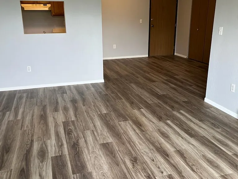 401 W 2nd Ave S — Photo 4