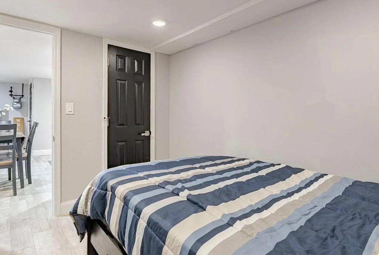 2 bed, 1.0 bath, 1200 sqft, $2,447 — Photo 1