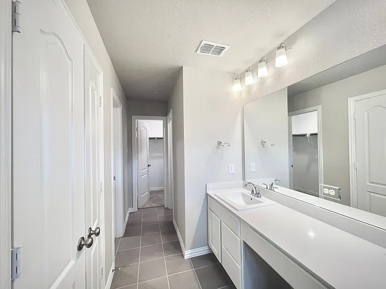 3717 Malibu Dr — Photo 6