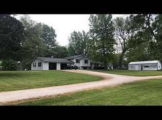 1085 Merritt Blacktop Rd, Bluffs, IL 62621