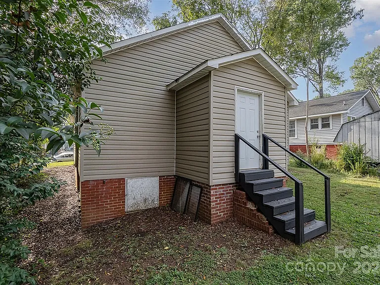 484 Cook St NW — Photo 19